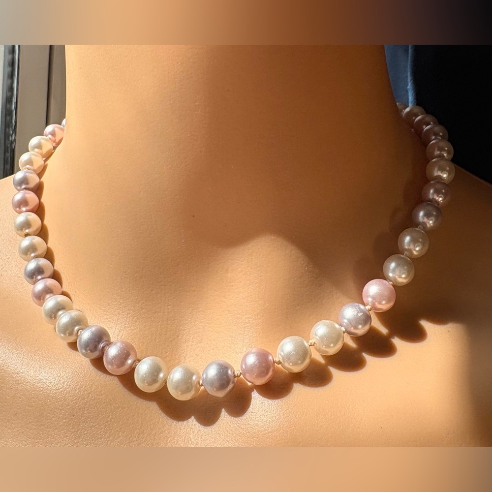 Elegant Pearl Necklace in Pink, White, and Purple nwot
